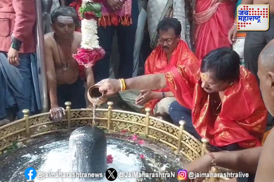 अंबादास दानवे यांनी घेतले महादेवाचे दर्शन, राज्याच्या समृद्धीसाठी प्रार्थना 
