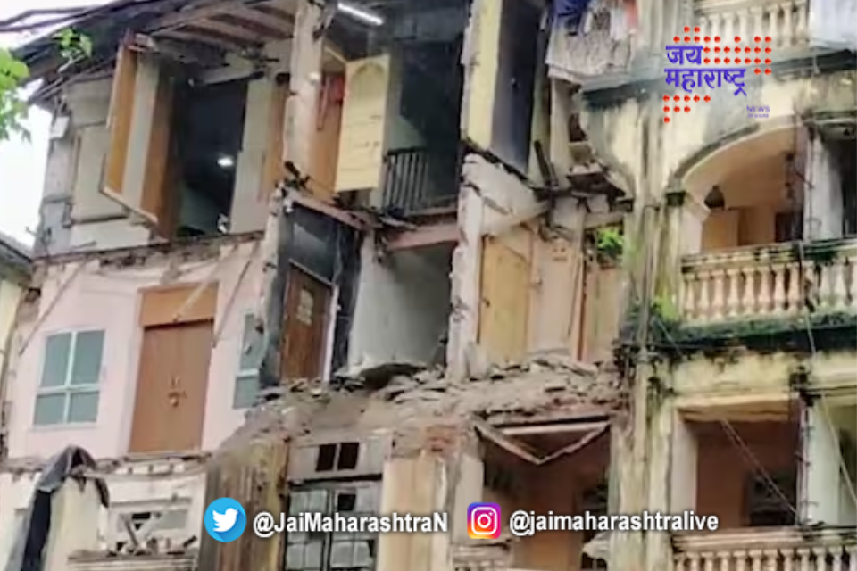 मुंबईत इमारतीची पडझड, महिलेचा मृत्यू
