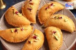 Holi 2025 Gujiya Recipe: बनवा होळी स्पेशल खुसखुशीत भजी , प्रत्येकजण करेल कौतुक!