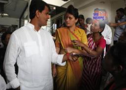 खा.नवनीत राणा आणि आ.रवी राणा १ लाख गरजूंना वाटणार किराणा