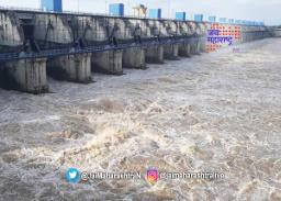 गोसीखुर्द धरणाची दारं उघडली