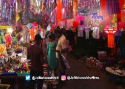 दिवाळीच्या पार्श्वभूमीवर नागरिकांची बाजारपेठेत गर्दी