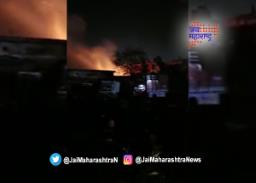 नवी दिल्लीतील झोपडपट्टीला भीषण आग