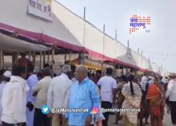 भाविकांचा थकवा दूर करण्यासाठी नाश्त्याचे वाटप