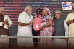 Free LPG Connection: नवरात्रीत मोदी सरकारचा मोठा निर्णय! 25 लाख महिलांना मिळणार मोफत एलपीजी कनेक्शन