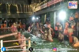त्र्यंबकेश्वरात महाशिवरात्री उत्साहात!  नागा साधूंनी केले कुशावर्त तीर्थात स्नान