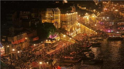 Deepotsav Varanasi 2025 : लक्ष दिव्यांनी उजळली काशीनगरी, डोळ्यांचं पारणं फेडणारी दृश्य
