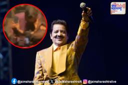 उदित नारायण लाइव्ह शोमध्ये हरखले! महिलांना किस केल्यानं सोशल मीडियावर गदारोळ