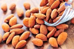 Do Not Peel Soaked Almonds: भिजवलेले बदाम सोलून खाताय? जाणून घ्या पोषणतज्ज्ञांचा सल्ला