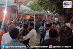 घृष्णेश्वर मंदिरात दर्शनासाठी भाविकांची फ्री-स्टाईल हाणामारी!