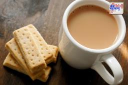 चहा सोबत बिस्कीट खाणं योग्य की अयोग्य?