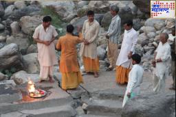 Pitru Paksha 2025 : केवळ पिंडदानच नाही तर, श्राद्धात या गोष्टी देखील महत्त्वाच्या आहेत; जाणून घ्या