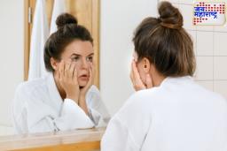 पुरेशी झोप घेतल्यानंतरही चेहरा अनेकदा सुजलेला राहतो? जाणून घ्या, काही गंभीर तर नाही?