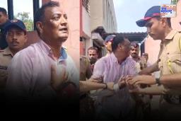 ठेकेदाराचा मुख्यमंत्र्यांच्या ताफ्यात घुसून आत्मदहनाचा प्रयत्न
