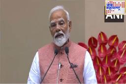 Akhil Bharatiya Marathi Sahitya Sammelan : पंतप्रधान मोदींनी शरद पवार यांना खुर्चीत बसवून नंतर पाणी दिलं.. जोरदार टाळ्या