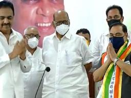 एकनाथ खडसेचा अधिकृतरित्या राष्ट्रवादी काँग्रेस पक्षामध्ये प्रवेश