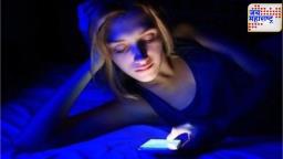 Mobile screen blue light effects : मोबाईलमधून निघणारी ‘ब्लू लाइट’ त्वचेसाठी धोकादायक, यापासून ‘असा’ करा बचाव