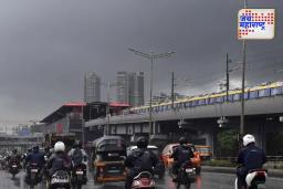 Mumbai Rain: मुसळधार पावसासह वाहतुकीस विलंब; हवामान खात्याने जारी केला इशारा