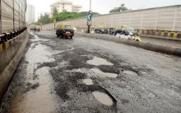 पूर्व द्रुतगती मार्गाची चाळण, MMRDA चं दुर्लक्ष!