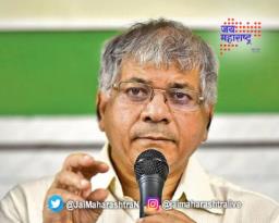 आंबेडकर ओबीसी उपोषणकर्त्यांच्या भेटीला