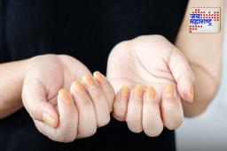 Yellow Nails Vitamin Deficiency: नखे पिवळी झाली आहेत?;  ‘या’ व्हिटॅमिनच्या कमतरतेचे लक्षण, जाणून घ्या उपाय