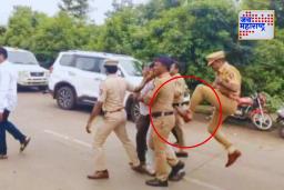 Jalna DYSP : जालन्यात पोलिसांची मुजोरी, अधिकाऱ्याने आंदोलकाच्या कमरेत लाथ मारली