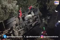 मुंबई-पुणे द्रुतगती महामार्गावर टेम्पोची खाजगी बसला धडक