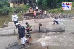 Chhtrapati Sambhajinagar: गर्भवती महिलेची धडपड; गुडघाभर पाण्यातून काढली प्रसुतीसाठी वाट