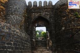 Sinhgad Fort Tragic accident : सिंहगडावर मोठी दुर्घटना? लघुशंकेला गेलेला पर्यटक परत आलाच नाही! शोध सुरू