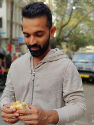 राहाणे आणि तेंडुलकरची Twitter वर ‘वडापाव पे चर्चा’