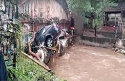 पुण्यात पावसाचा हाहाकार ! भिंत कोसळल्याने 5 जणांचा मृत्यू