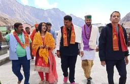 निकालापूर्वी मुख्यमंत्री केदारनाथ यात्रेवर