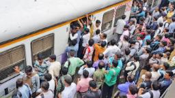 मध्य रेल्वेची वाहतूक विस्कळीत, गाड्या 25 मिनिटं उशिरा