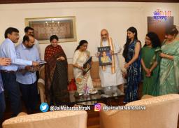 “बेस्ट ऑफ आशा भोसले” पुस्तकाचे अमित शाह यांच्या हस्ते प्रकाशन