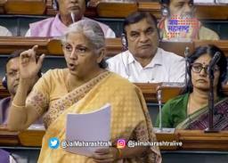 ‘काँग्रेसने बँका अडचणीत आणल्या, मोदी सरकार बँका सावरत आहे’