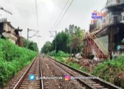 पुणे सोलापूर रेल्वे मार्गावरील उड्डाणपुलाचे काम रखडले