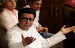 राज ठाकरे साडेआठ तासांच्या चौकशीनंतर ईडी कार्यालयाबाहेर