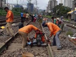 रेल्वेच्या तिन्ही मार्गांवर रविवारी मेगाब्लॉक