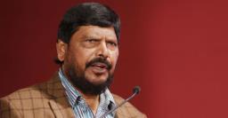 ‘केंद्रात गो गो म्हणून बघा…’ NCP महिला पदाधिकाऱ्यांचा रामदास आठवलेंची टोला