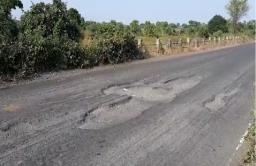 ‘गावात येऊन दाखवाच’ अमरावतीकरांचं लोकप्रतिनीधींना आव्हान