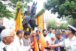 भारत – पाकिस्तान सीमेवर शिवाजी महाराजांचा पुतळा
