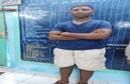 लोकलमध्ये तरुणांची स्टंटबाजी; सोशल मीडियावर व्हिडीओ व्हायरल