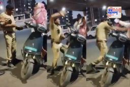 Ahmedabad Traffic Police VIDEO: भररस्त्यात ट्रॅफिक पोलिसाची अरेरावी! तावातावात आला अन् महिलेच्या कानशिलात लगावली; Viral Video