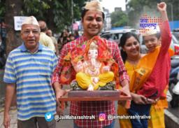 मुंबईत उत्सवरंग, गणरायाच्या स्वागतासाठी भक्त सज्ज; घरोघरी चैतन्य