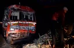 शालेय सहलीच्या एसटीला अपघात, 15 विद्यार्थी आणि 3 शिक्षक गंभीर