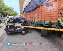 नाशिकात भीषण अपघात, बस आणि रिक्षा विहिरीत कोसळली