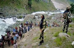 दहशतवादी कारवायांमुळे अमरनाथ यात्रेला केंद्राची स्थगिती