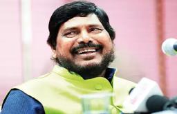 कोरोना गो गो, कोरोना च्या आयचा घो, आठवलेंची कोरोना स्पेशल कविता