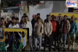 Viral Video : रिक्षा की मिनीबस? पाच-सहा नाही, चक्क 19 जण कोंबून भरले.. पोलीस म्हणाले, ‘पूरी फौज..!’