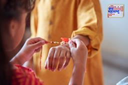 Raksha Bandhan Special: कशी असावी राखी? शुभ मुहुर्त आणि योग्य पद्धत जाणून घ्या